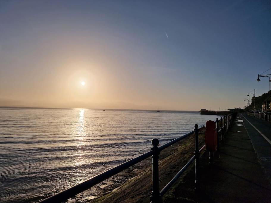 Lovely Seafront Apartment With Garden Swansea Esterno foto