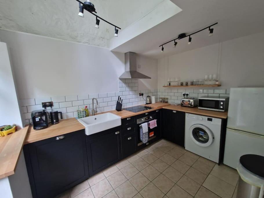 Lovely Seafront Apartment With Garden Swansea Esterno foto