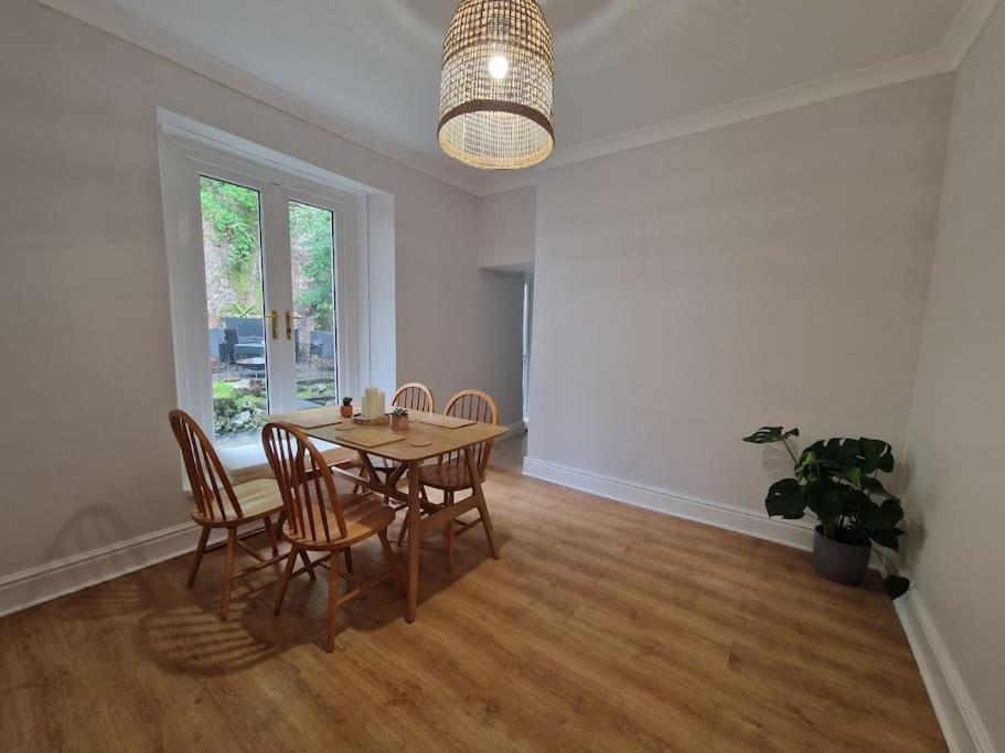 Lovely Seafront Apartment With Garden Swansea Esterno foto
