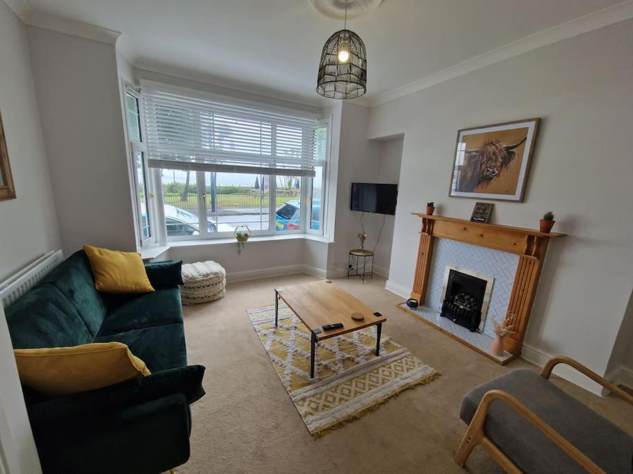 Lovely Seafront Apartment With Garden Swansea Esterno foto