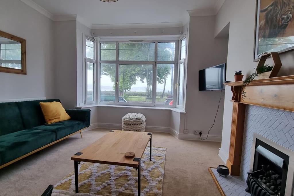 Lovely Seafront Apartment With Garden Swansea Esterno foto