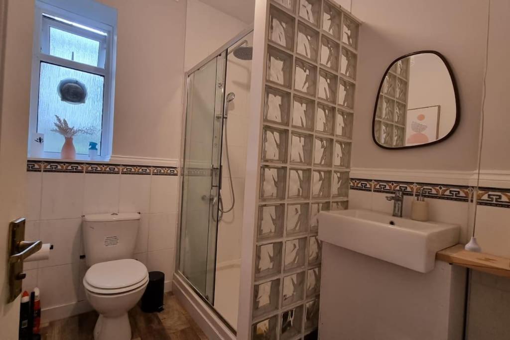 Lovely Seafront Apartment With Garden Swansea Esterno foto
