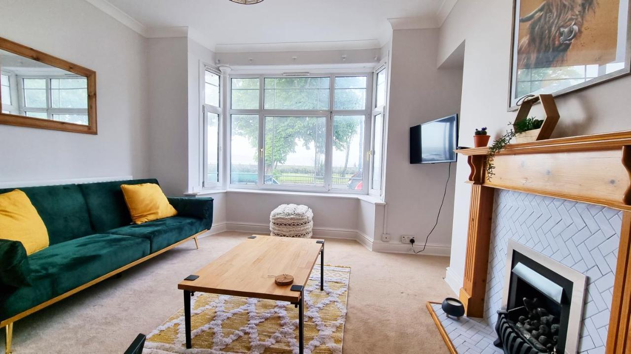 Lovely Seafront Apartment With Garden Swansea Esterno foto