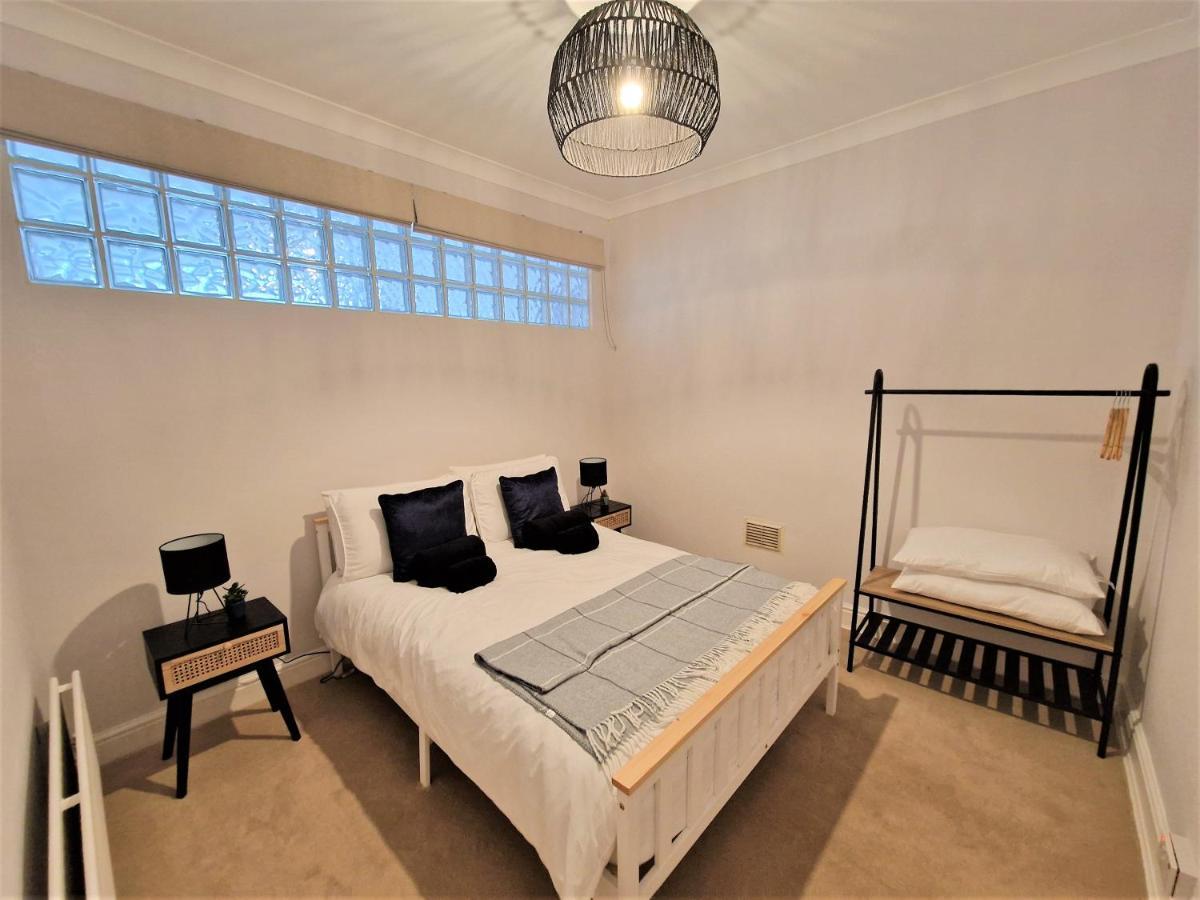 Lovely Seafront Apartment With Garden Swansea Esterno foto