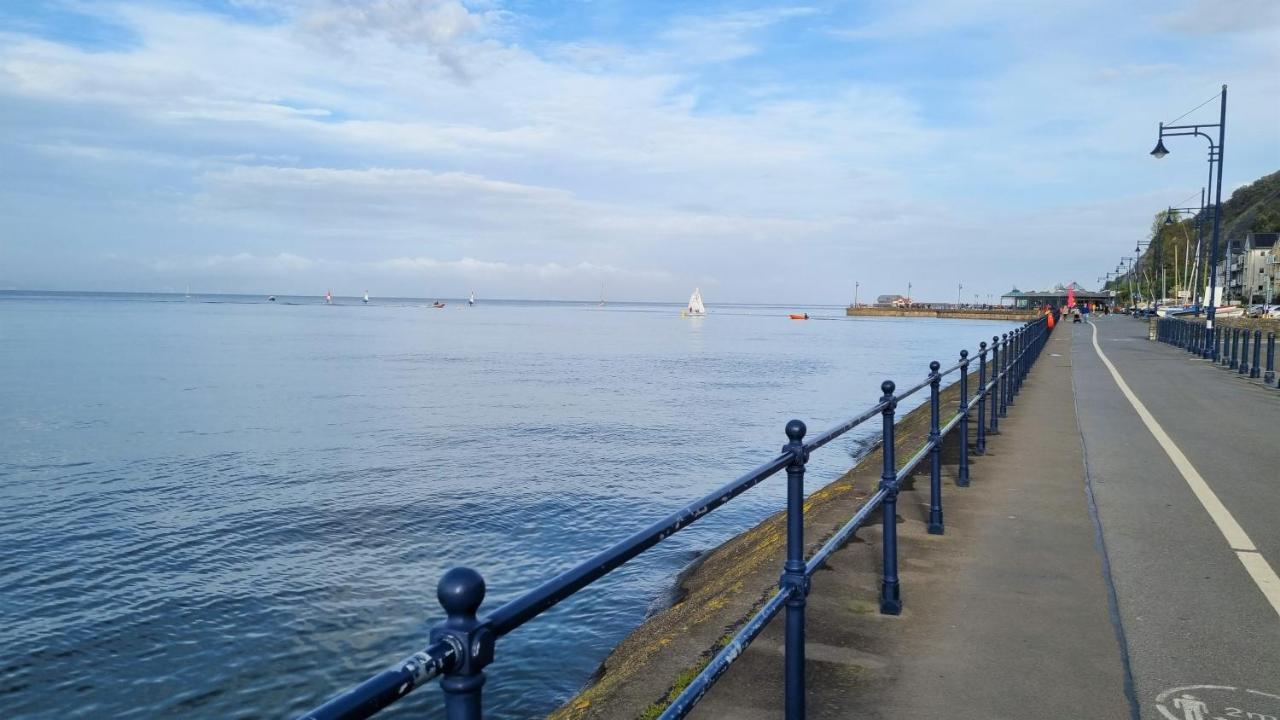 Lovely Seafront Apartment With Garden Swansea Esterno foto